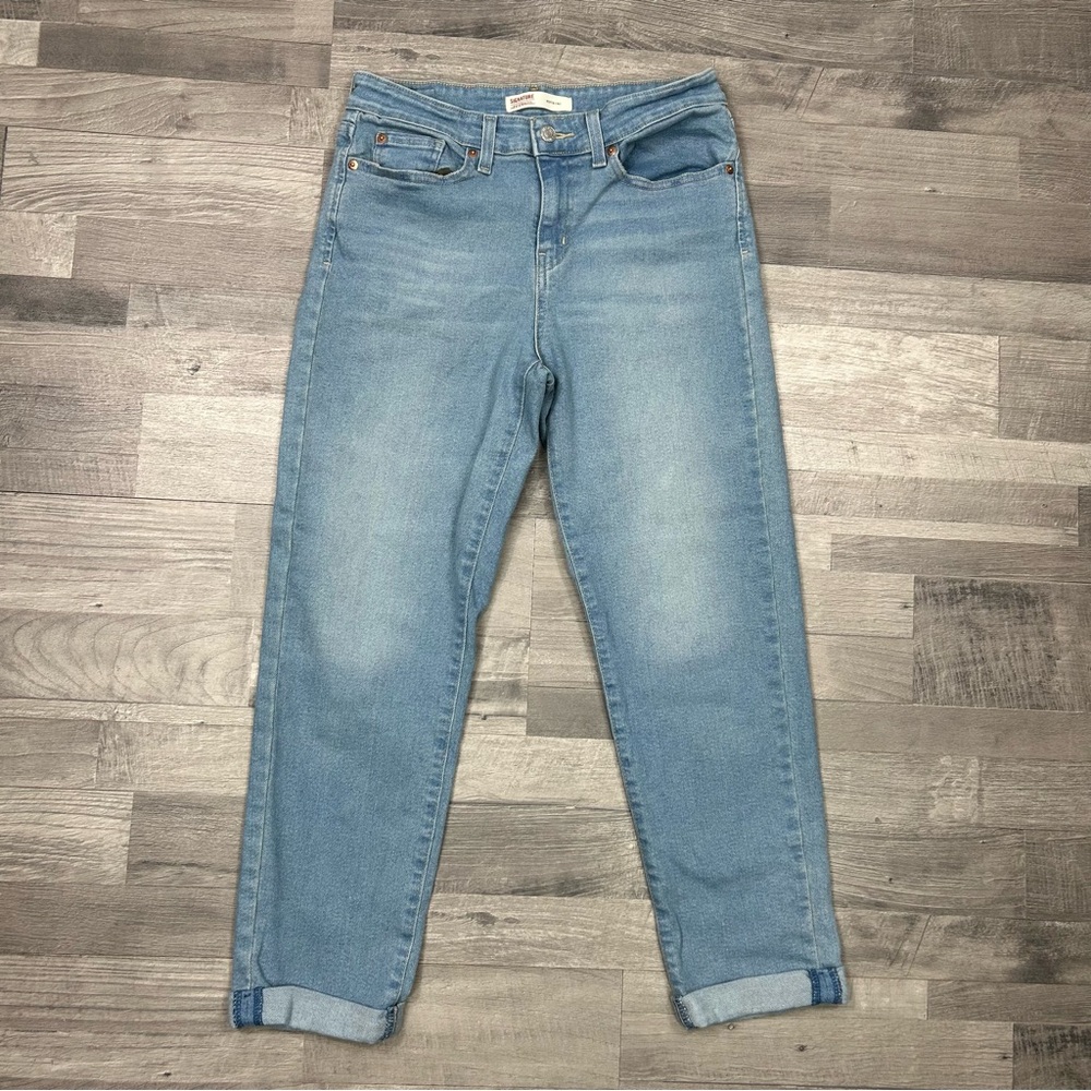 Signature Levi Strauss Light Wash Mid-Rise Boyfriend Jeans